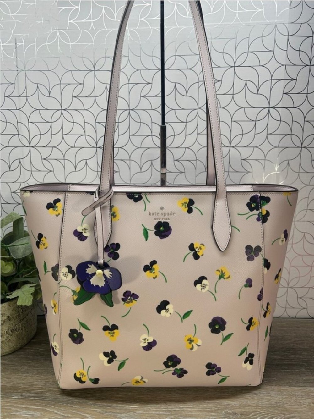 Kate Spade New York Dana Tote in the Pansy Toss Print